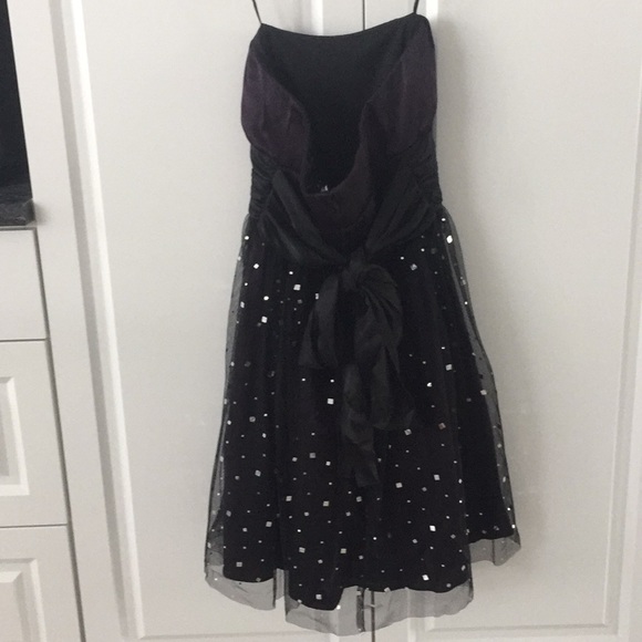 Dress - Picture 3 of 4